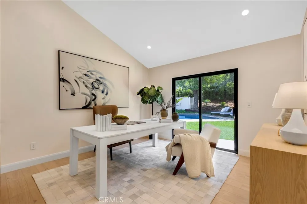 5200 Armida Drive Woodland Hills, CA 91364