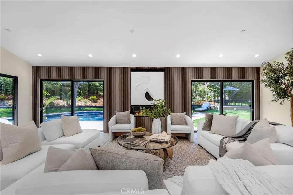 5200 Armida Drive Woodland Hills, CA 91364