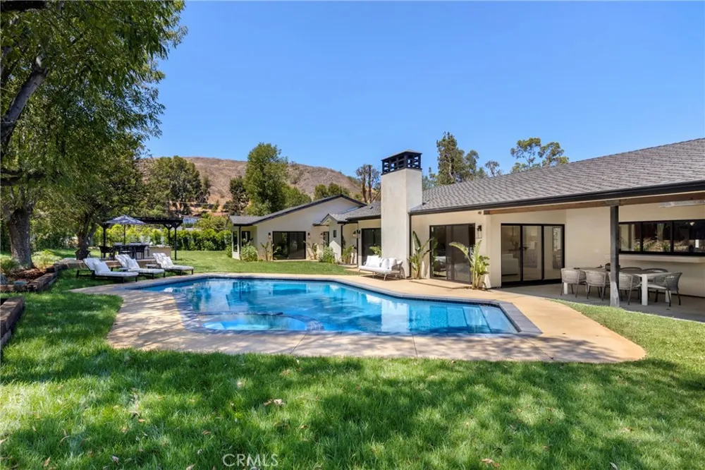 5200 Armida Drive Woodland Hills, CA 91364