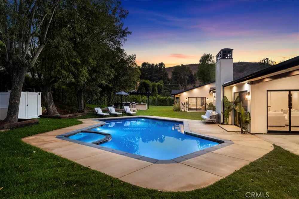 5200 Armida Drive Woodland Hills, CA 91364