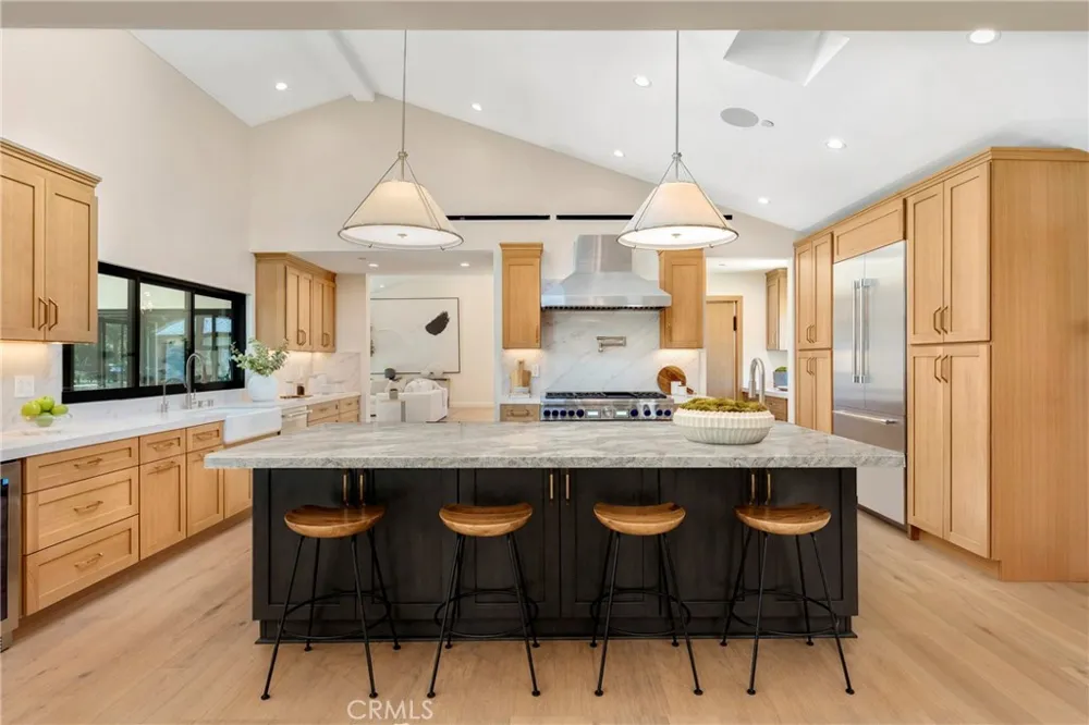 5200 Armida Drive Woodland Hills, CA 91364