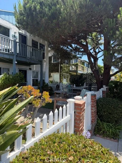 2722 Grand Canal Los Angeles, CA 90291
