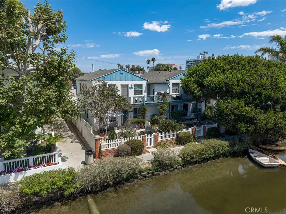2722 Grand Canal Los Angeles, CA 90291