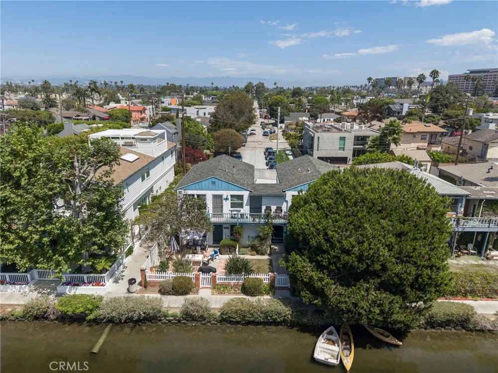 2722 Grand Canal Los Angeles, CA 90291