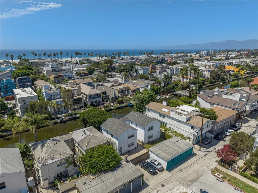 2722 Grand Canal Los Angeles, CA 90291