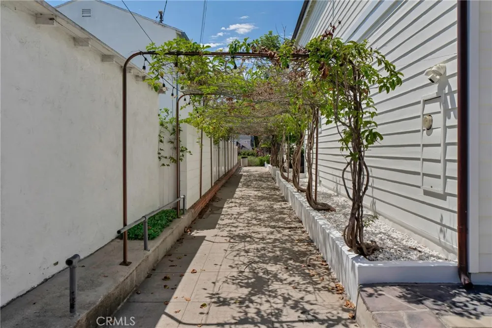 2722 Grand Canal Los Angeles, CA 90291
