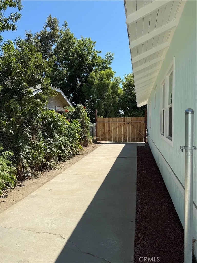605 G STREET Bakersfield, CA 93304