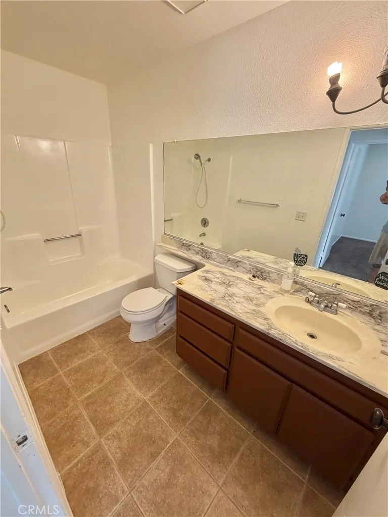 39355 169th E Lake Los Angeles, CA 93591