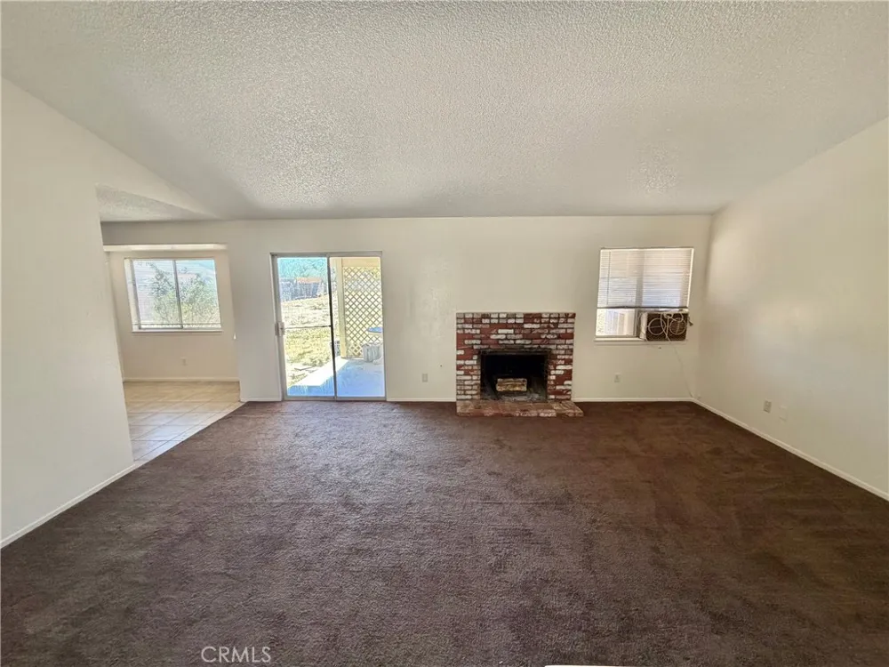 39355 169th E Lake Los Angeles, CA 93591