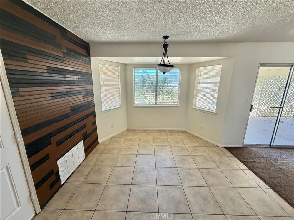 39355 169th E Lake Los Angeles, CA 93591