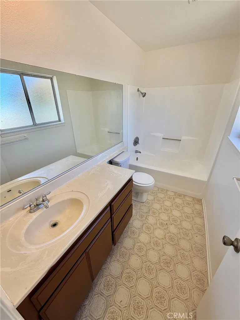 39355 169th E Lake Los Angeles, CA 93591