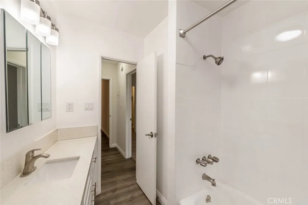 6520 Shirley Avenue #3 Reseda, CA 91335
