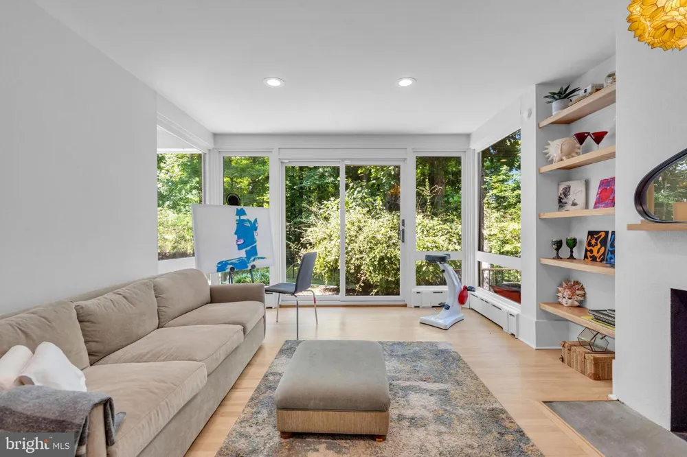 2 PURITAN COURT Princeton, NJ 08540