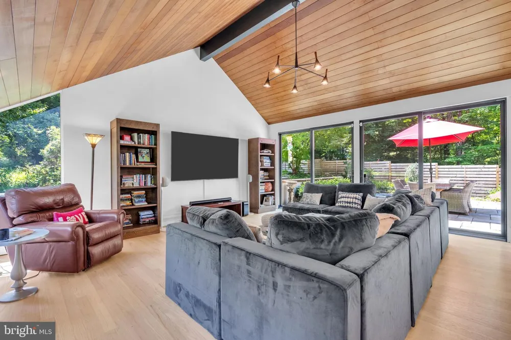 2 PURITAN COURT Princeton, NJ 08540