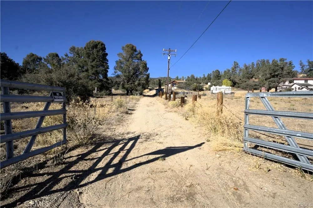 37112 Adams Trail Frazier Park, CA 93225