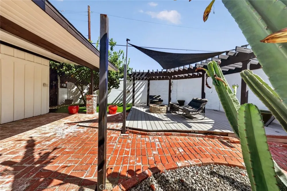 7959 Bothwell Road Reseda, CA 91335