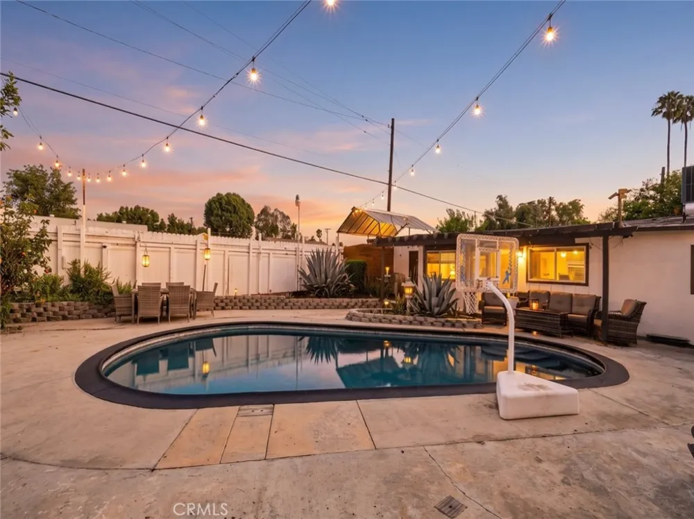 7959 Bothwell Road Reseda, CA 91335