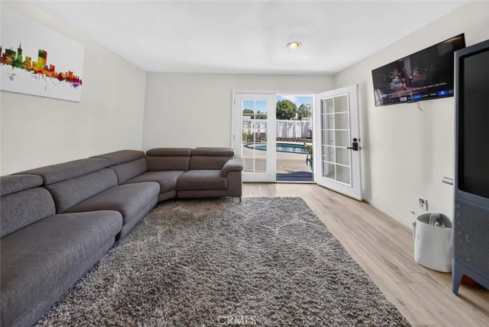 7959 Bothwell Road Reseda, CA 91335