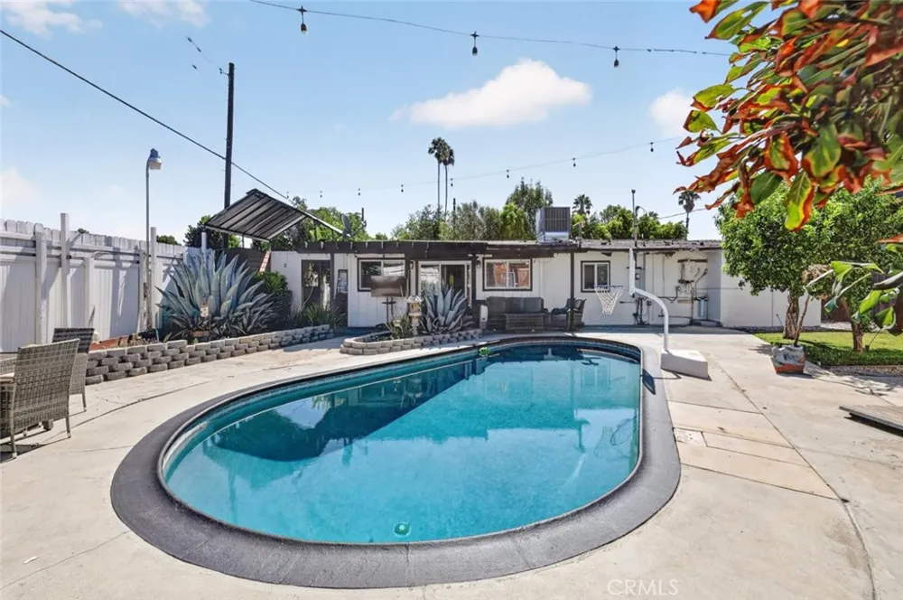 7959 Bothwell Road Reseda, CA 91335