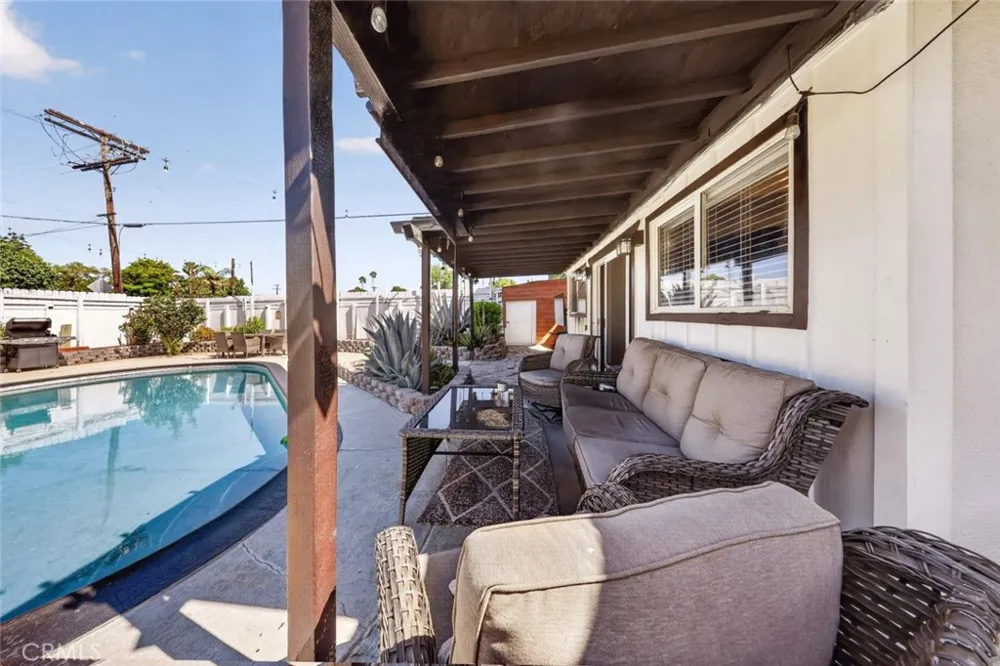 7959 Bothwell Road Reseda, CA 91335
