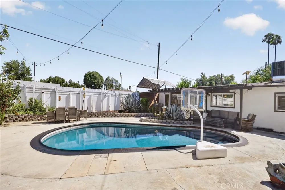 7959 Bothwell Road Reseda, CA 91335