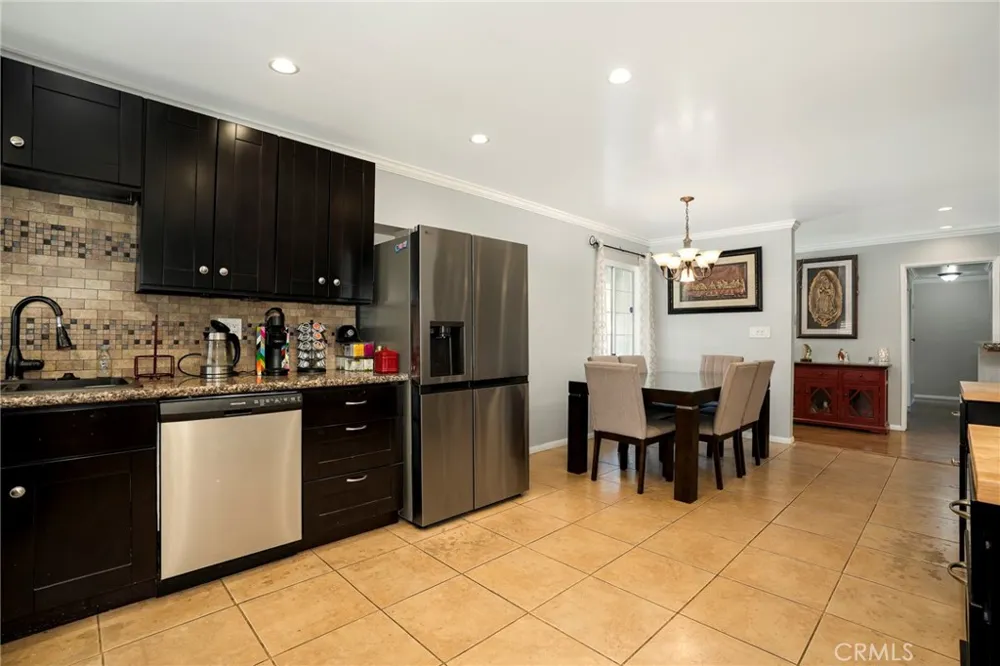 13719 Gavina Avenue Sylmar, CA 91342
