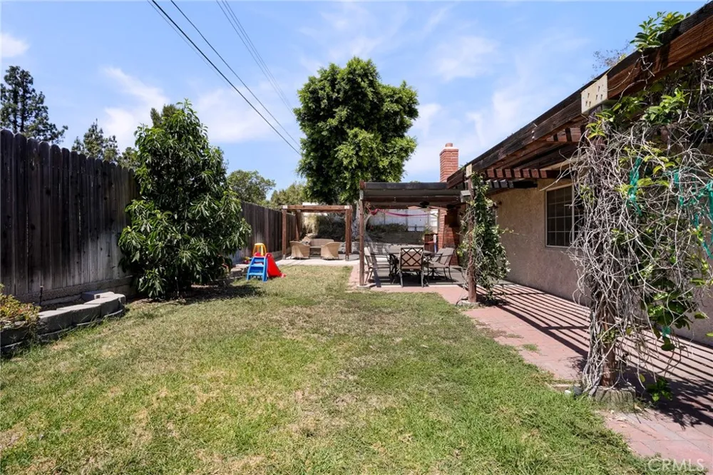 13719 Gavina Avenue Sylmar, CA 91342