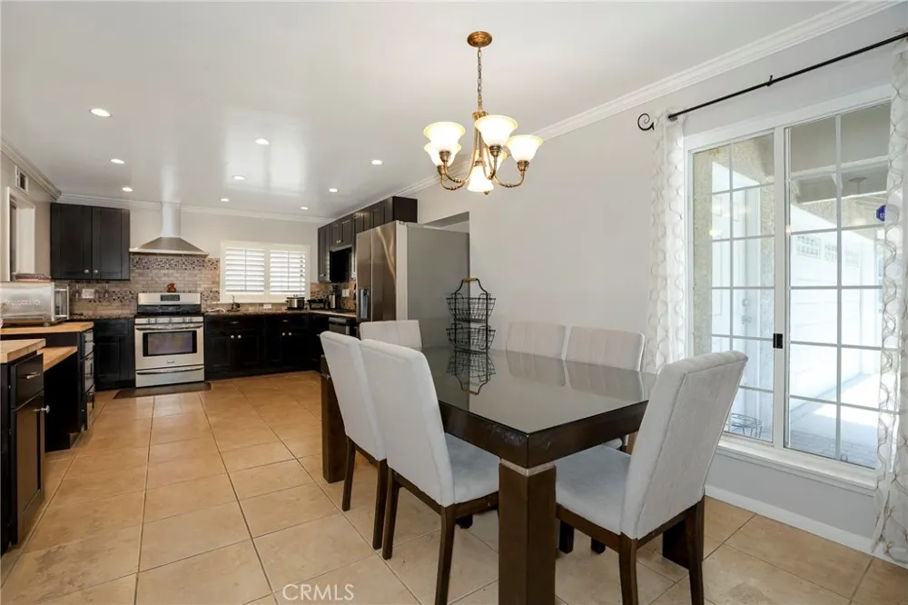 13719 Gavina Avenue Sylmar, CA 91342