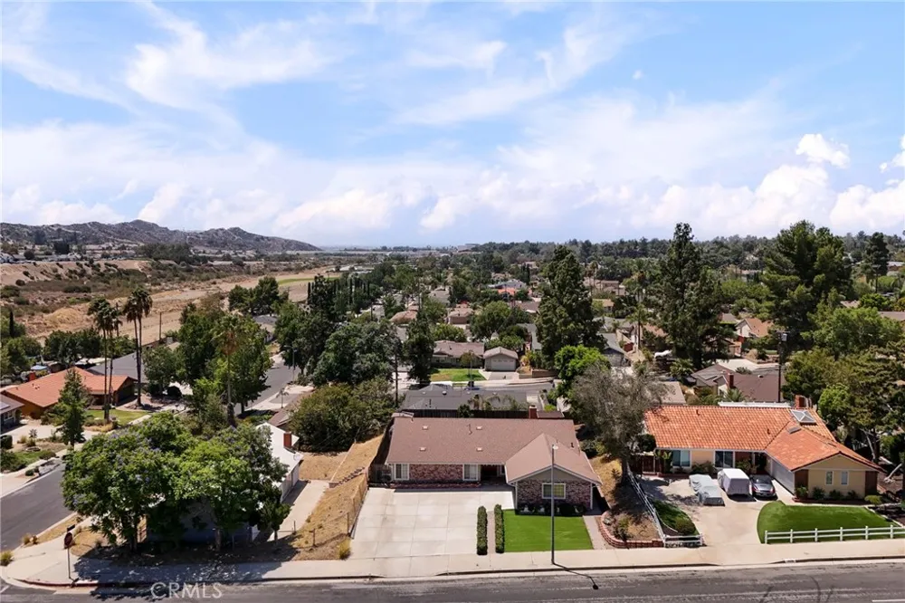 13719 Gavina Avenue Sylmar, CA 91342