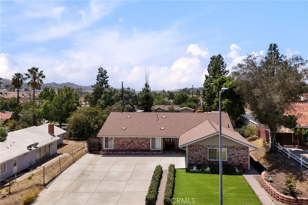 13719 Gavina Avenue Sylmar, CA 91342