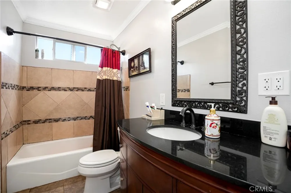 13719 Gavina Avenue Sylmar, CA 91342