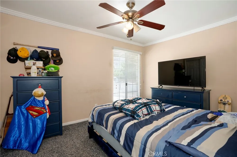 13719 Gavina Avenue Sylmar, CA 91342