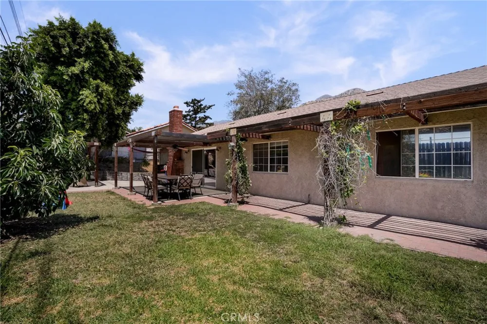 13719 Gavina Avenue Sylmar, CA 91342