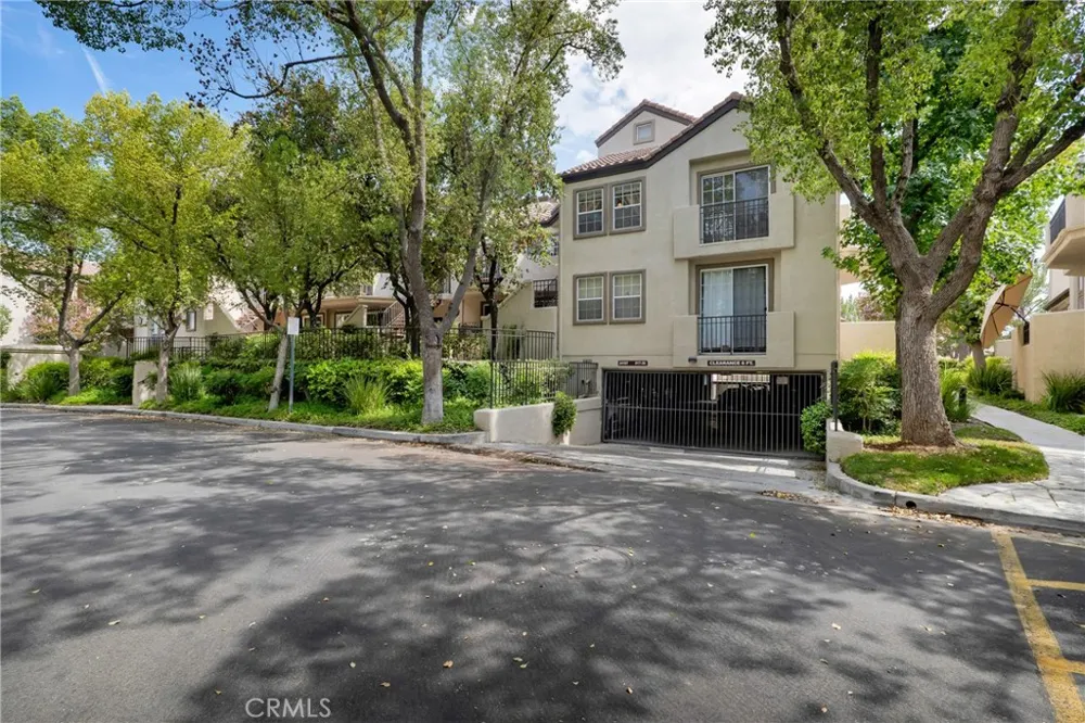 24107 Del Monte Valencia, CA 91355