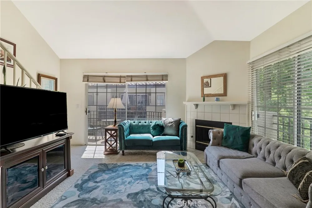 24107 Del Monte Valencia, CA 91355