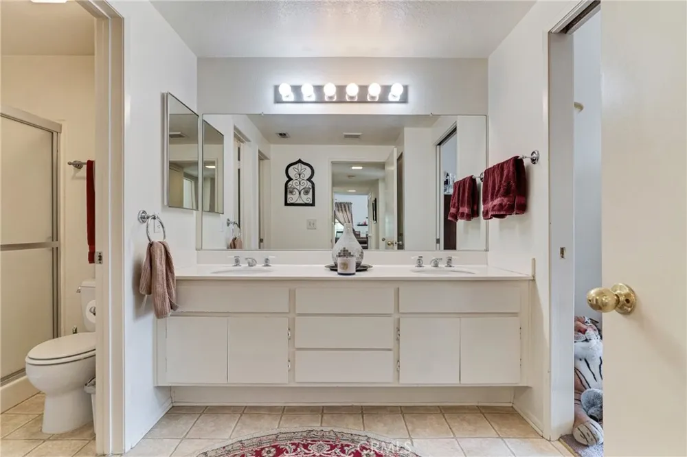 24107 Del Monte Valencia, CA 91355
