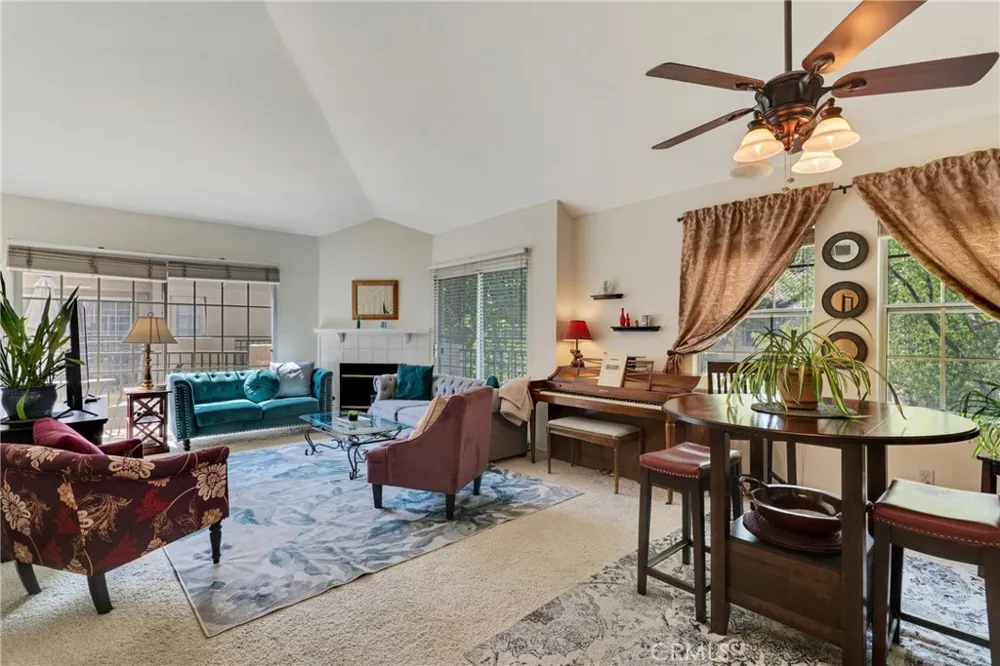 24107 Del Monte Valencia, CA 91355