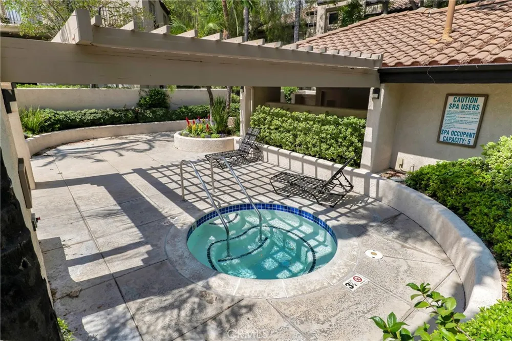 24107 Del Monte Valencia, CA 91355