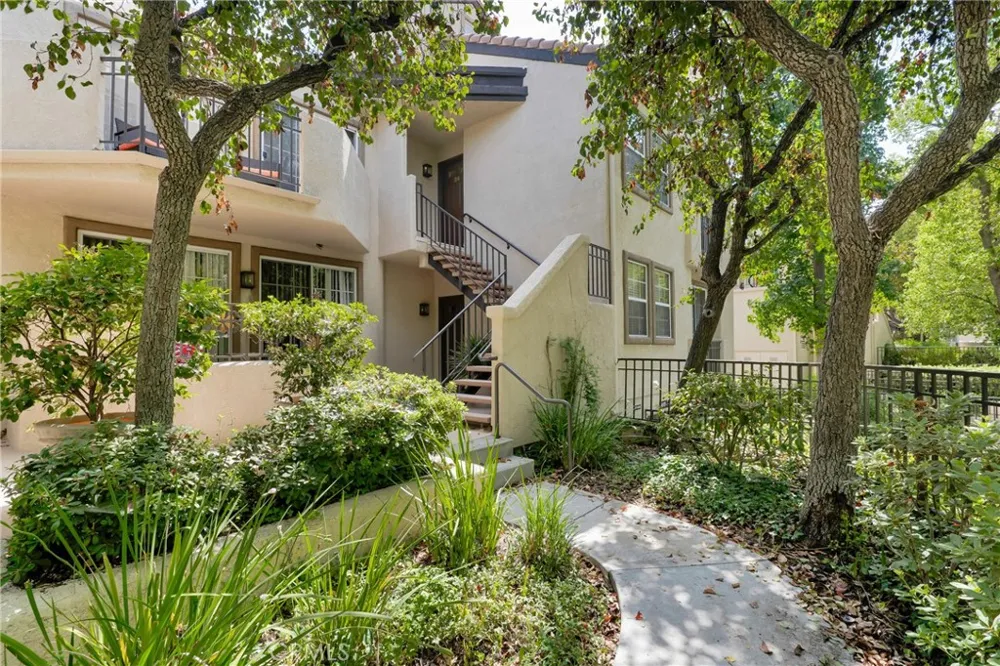 24107 Del Monte Valencia, CA 91355
