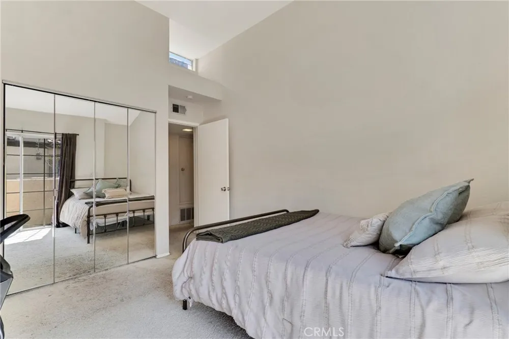 24107 Del Monte Valencia, CA 91355