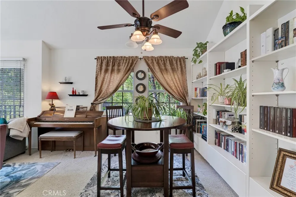 24107 Del Monte Valencia, CA 91355