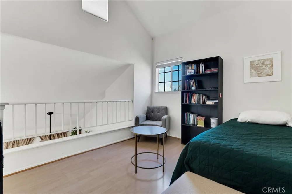 24107 Del Monte Valencia, CA 91355