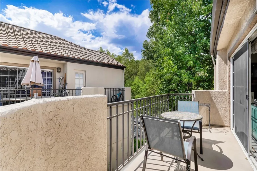 24107 Del Monte Valencia, CA 91355