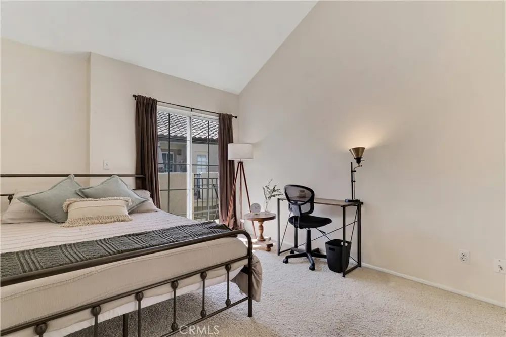 24107 Del Monte Valencia, CA 91355