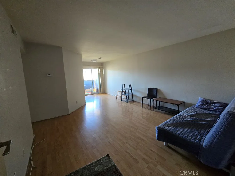 7641 Reseda #120 Reseda, CA 91335