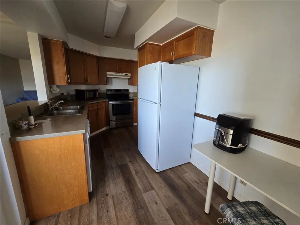 7641 Reseda #120 Reseda, CA 91335