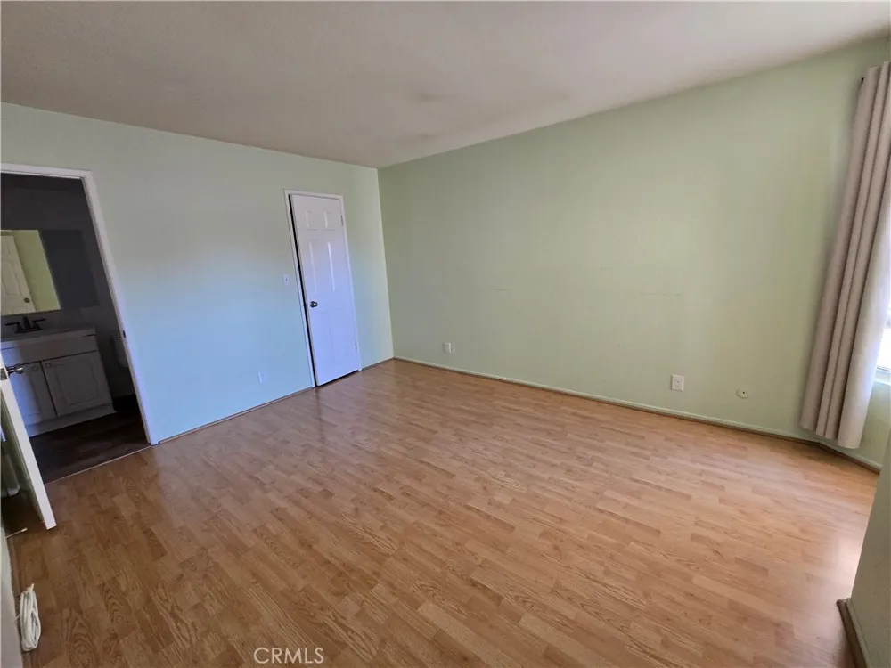 7641 Reseda #120 Reseda, CA 91335