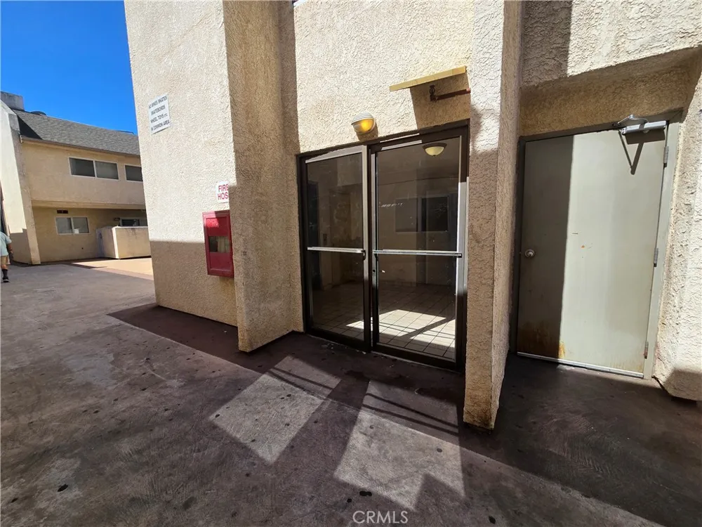 7641 Reseda #120 Reseda, CA 91335