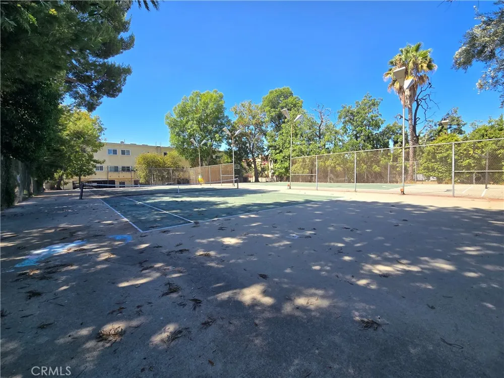 7641 Reseda #120 Reseda, CA 91335
