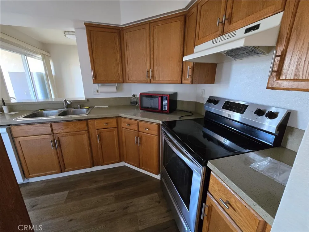7641 Reseda #120 Reseda, CA 91335